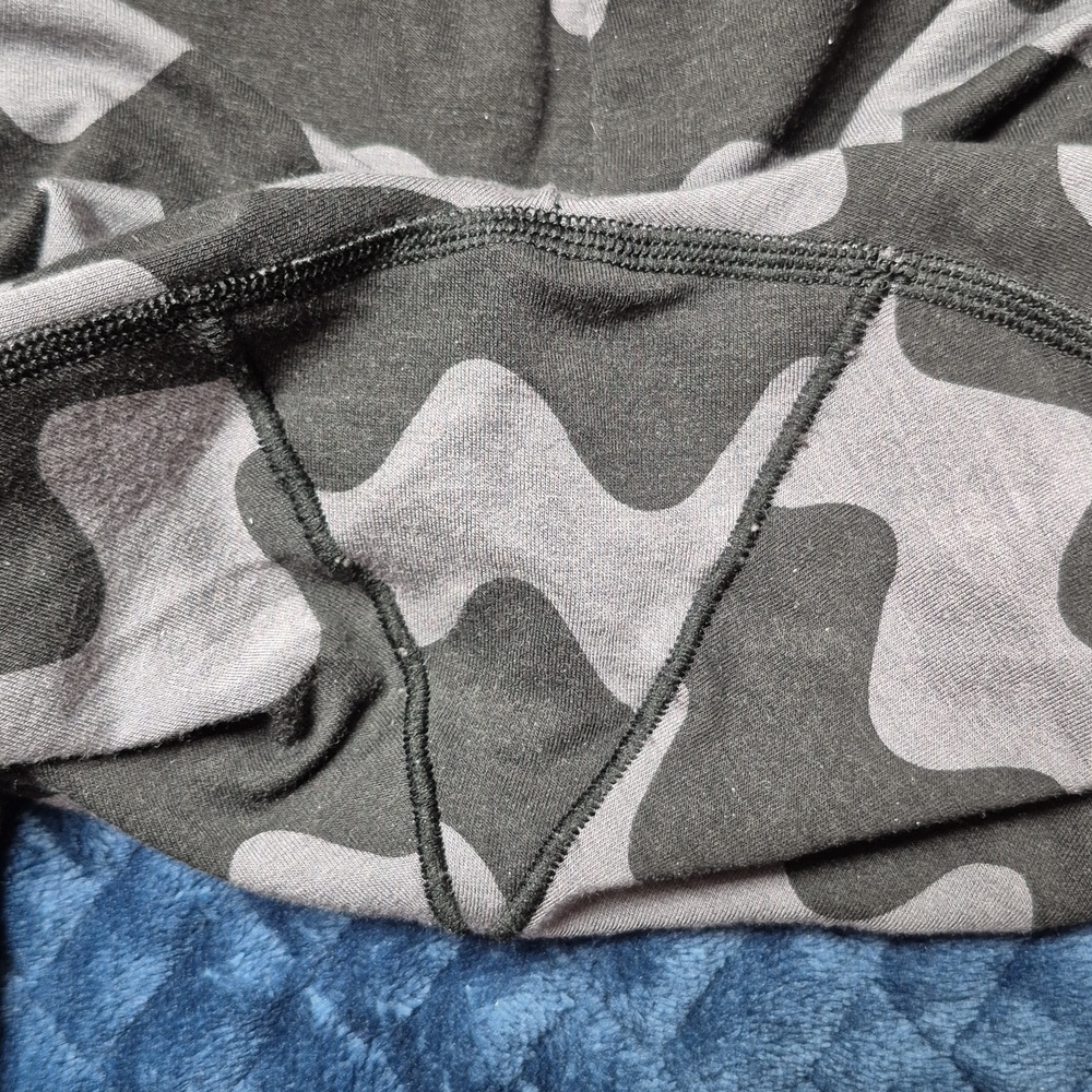 Merimekko X Uniqlo Heattech Extra Warm Grey/Black Lokki Leggings, Size Large - Picture 6 of 10